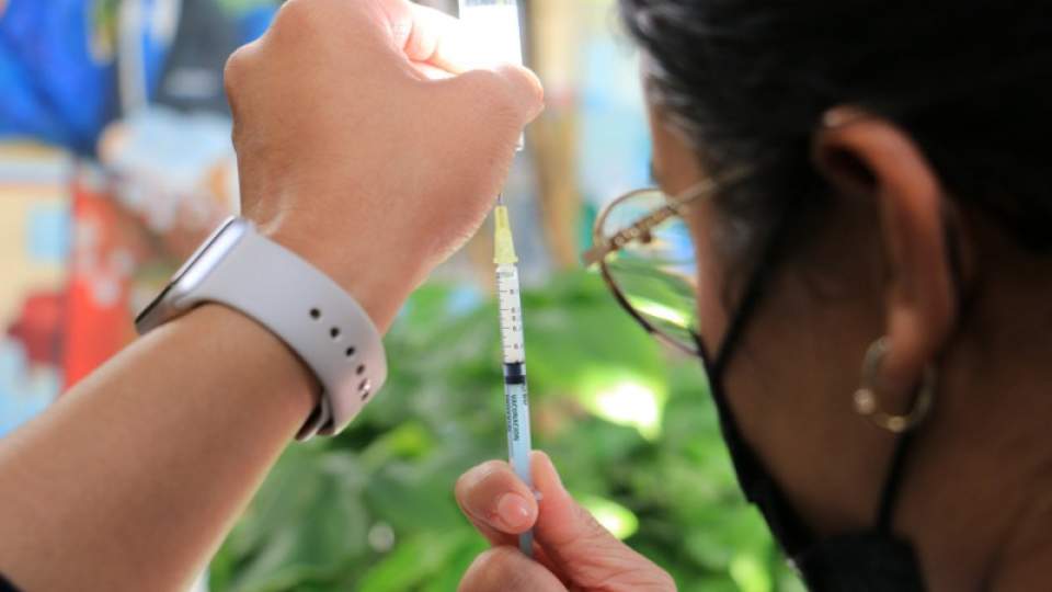 Vacuna contra VPH ayuda a prevenir el cáncer cervicouterino y otros problemas de salud: ISSSTESON