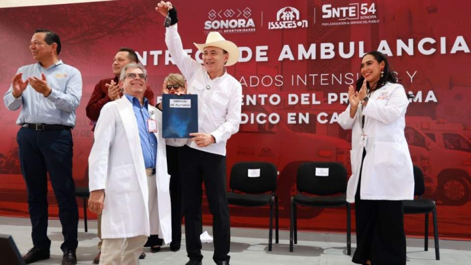 Gobernador Durazo cumple demanda histórica de ISSSTESON con nuevas ambulancias y relanzamiento de “Médico en Casa”