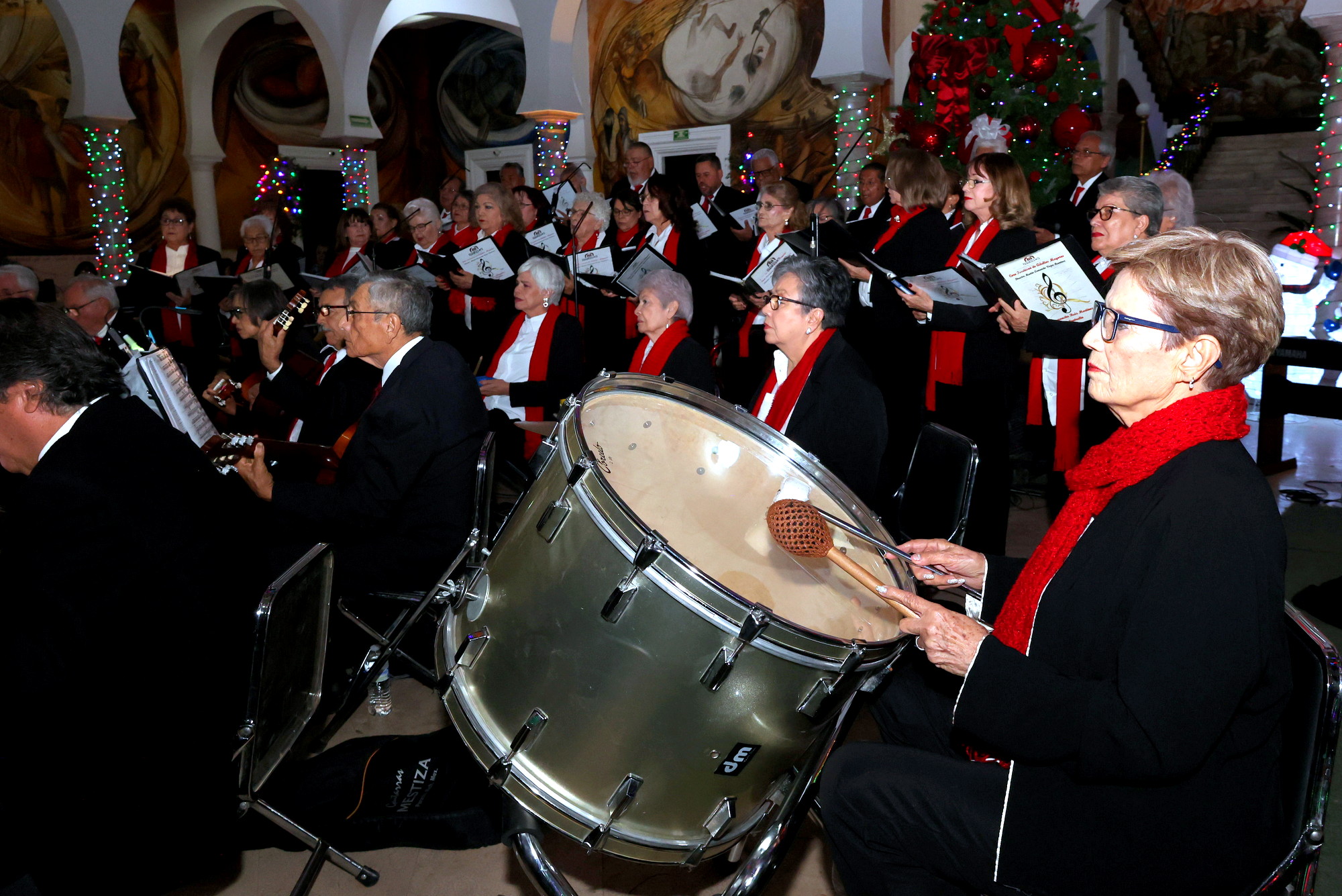 Realiza ISSSTESON tradicional concierto navideño en Palacio de Gobierno