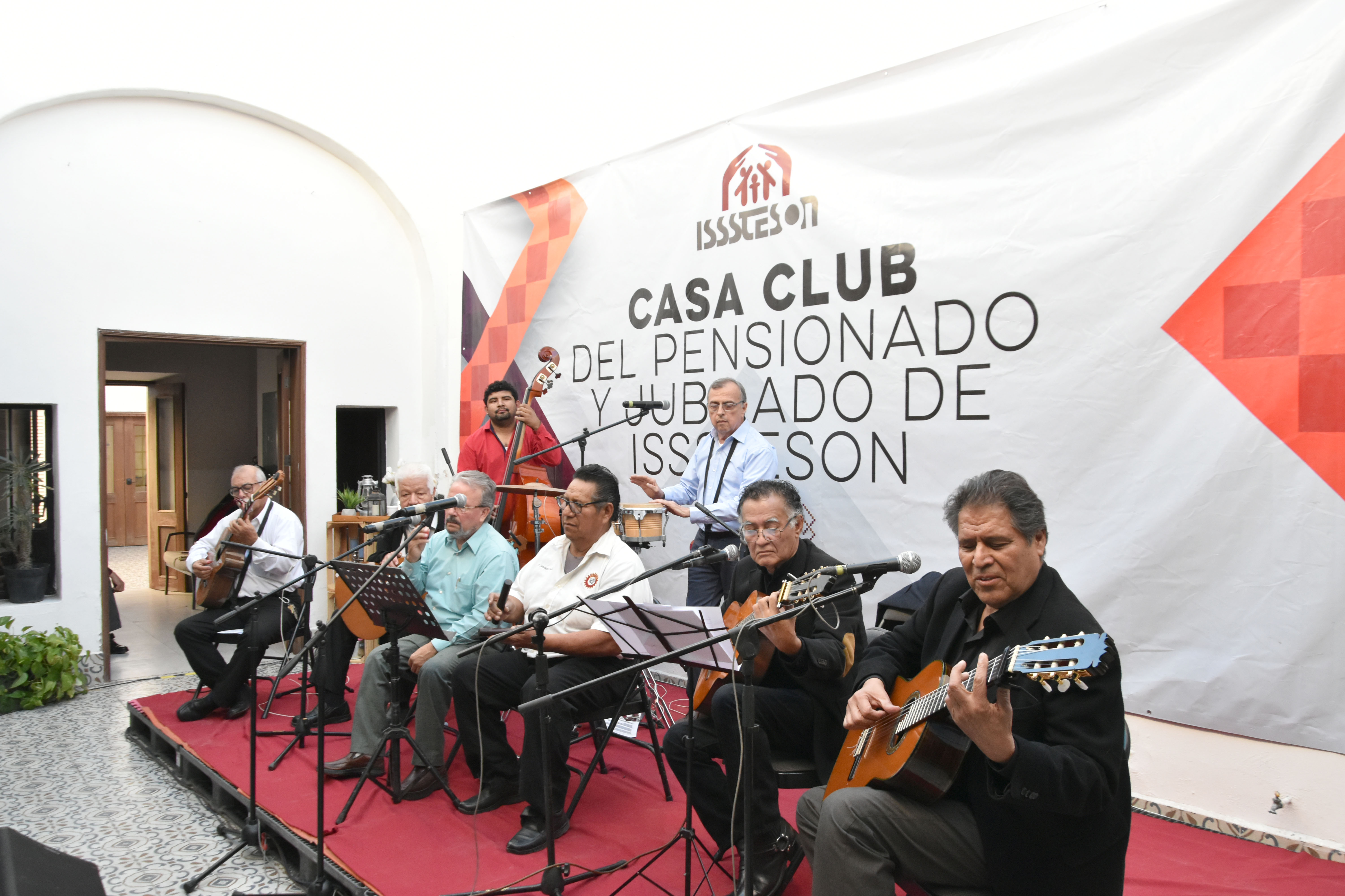 Celebran Jubilados y Pensionados el Día del Amor y la Amistad con Tarde Bohemia