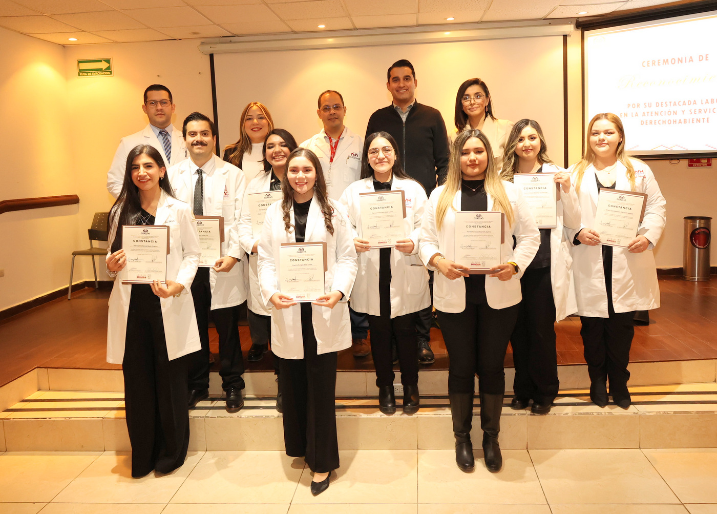 Cumplen estudiantes de medicina internado de pregrado en ISSSTESON