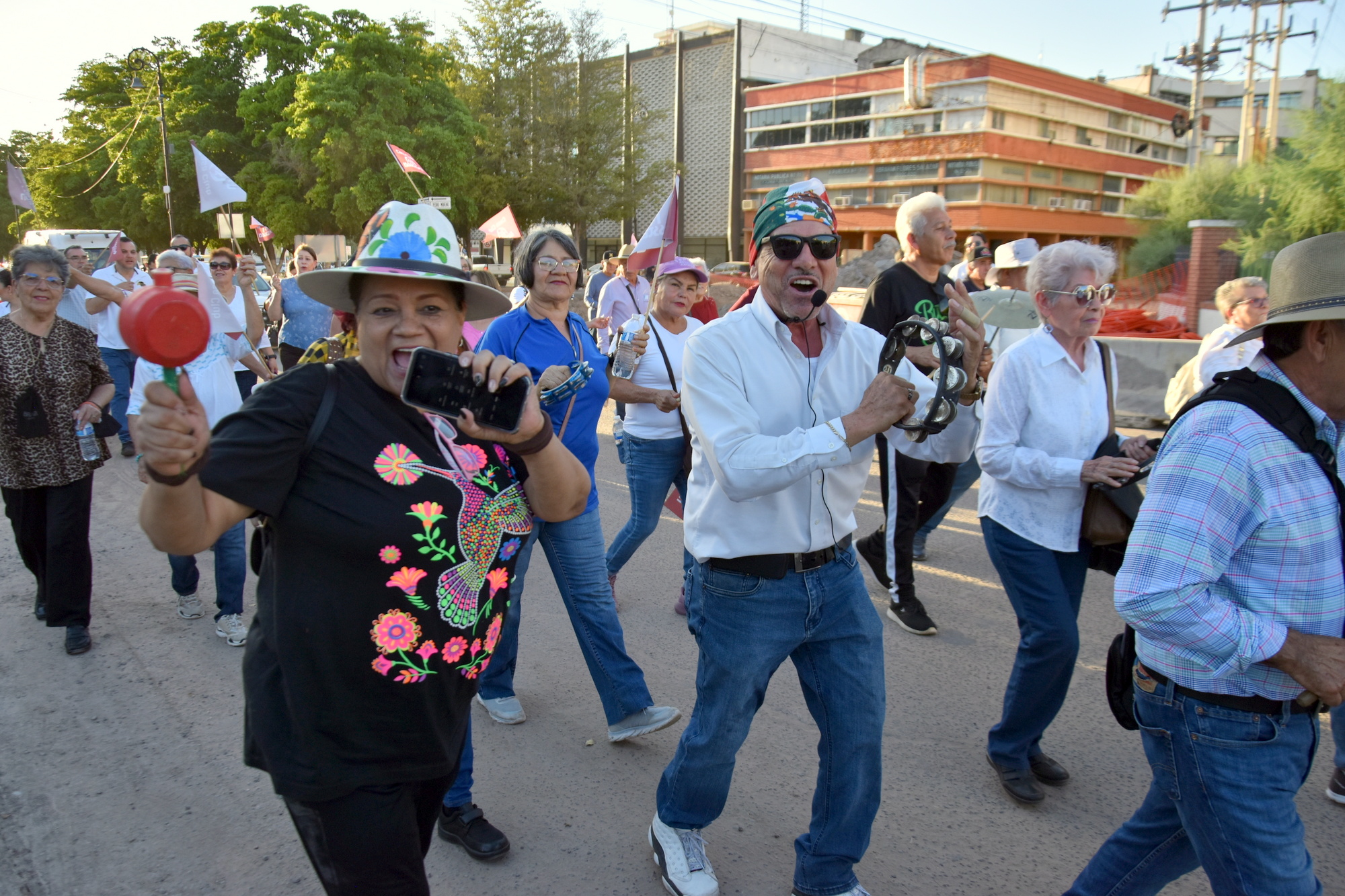 Inicia ISSSTESON festejos por el 34 aniversario de Casa Club con callejoneada