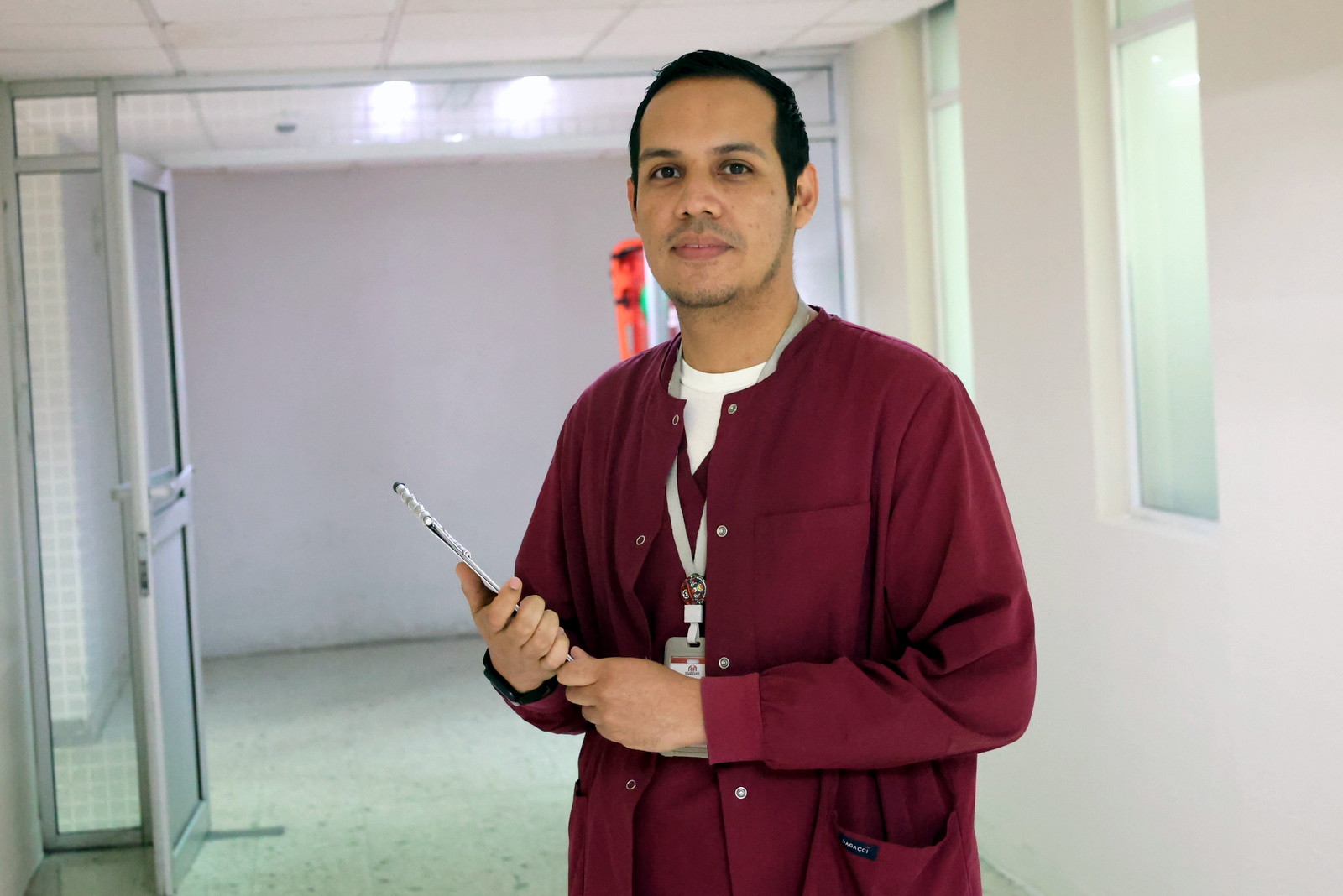 Satisfacción y amor al servicio ha encontrado en la enfermería Leonardo Uriel