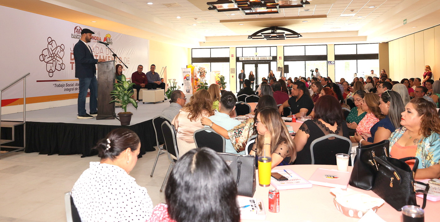 Fortalece ISSSTESON conocimiento de trabajadores sociales con conferencias